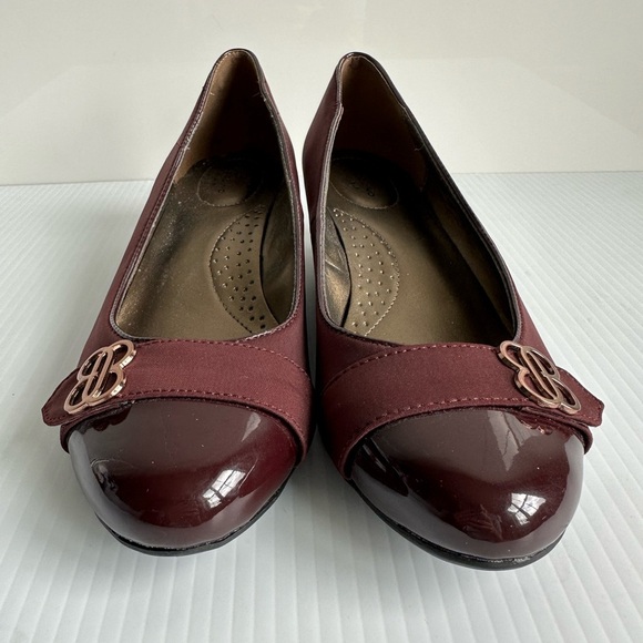 Bandolino Burgundy Wedge Size 8 Office Business Work Wear Internship - Picture 1 of 11